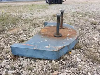 01 CONTRA PESO P/ EMPILHADEIRA TOYOTA (Ref.: 142) — leilão em Araucária