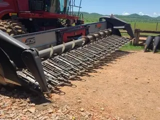 PLATAFORMA PARA COLHEITA DE MILHO PRODUTIVA , ANO: 2022, SÉRIE: FPM0586080101 — leilão em Campo Grande