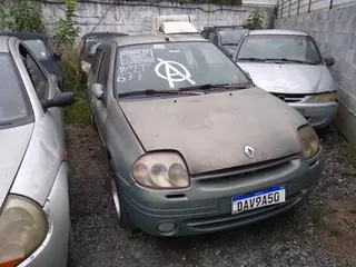 RENAULT CLIO RT 1.0, 02/02, GASOLINA, SUCATA APROVEITÁVEL COM MOTOR INSERVÍVEL . — leilão em Carapicuíba/SP