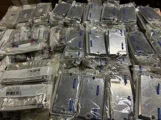 TAMPAS PARA CONDULETES EM ALUMÍNIO 3/4" (APROX. 225 PÇ) (Ref.: 1048) — leilão em Santo André/SP