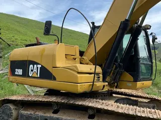 Caterpillar 320D 2010 — leilão em Curitiba/PR (foto 6)