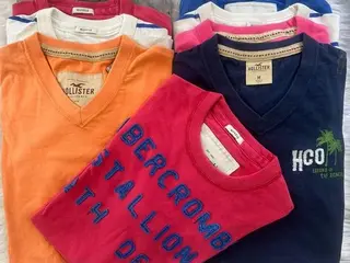 10 CAMISETAS ABERCROMBI, HOLLISTER TAM. P E M ORIGINAIS - SEM USO (Ref.: ren 619 2026031220619) — leilão em São Caetano do Sul (foto 3)