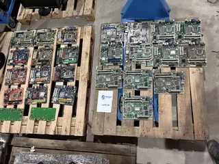 24 PLACAS-MÃE DE MARCAS E MODELOS DIVERSOS E 2 PLACAS ELETRÔNICAS — leilão