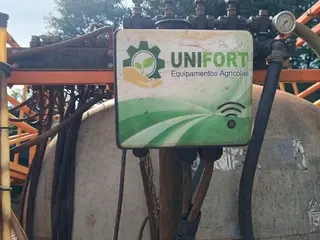 PULVERIZADOR AGRÍCOLA JACTO DE ARRASTO COM BARRAS HIDRÁULICAS E CONTROLADOR UNIFORT — leilão em Francisco Beltrão/PR (foto 3)