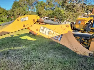 RETROESCAVADEIRA JCB 3C PLUS ANO: 2012 — leilão em Taió/SC (foto 37)