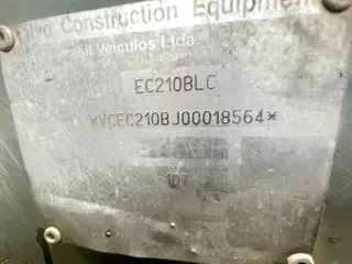 ESCAVADEIRA HIDRÁULICA VOLVO EC210BLC ANO: 2007 — leilão em Joinville/SC (foto 8)