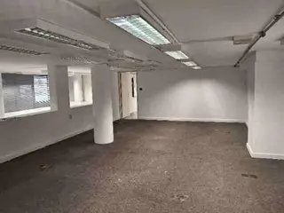 Ex-agência 398m² | Rio de Janeiro-RJ | Benfica - Lojas 13, 14 e 15 no CADEG - Condições de Pagamento Facilitadas, Entre em Contato — leilão em Rio de Janeiro (foto 8)