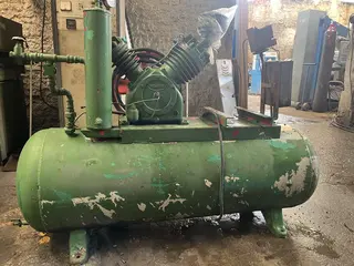 COMPRESSOR WAYNE 20 PES COM TANQUE — leilão em São Paulo/SP