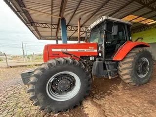 TRATOR AGRÍCOLA DE PNEUS MASSEY FERGUSON MODELO MF 680,173 CVS CABINADO ANO 2007 — leilão em São Domingos/SC (foto 4)