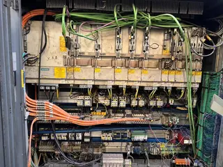 CENTRO DE USINAGEM VERTICAL CNC 5 EIXOS HIGH — leilão em Artur Nogueira (foto 6)