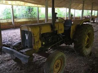 TRATOR DE PNEUS VALMET 65 — leilão em Nova Erechim/SC