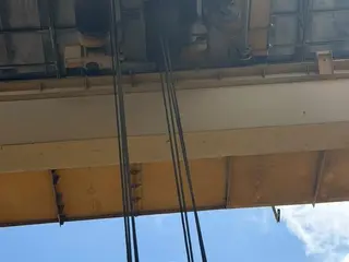PORTICO ROLANTE 30/10 TON BARDELA COM APROX. 16,5 MTS VÃO , POSSUI PAINEIS , CARRO PONTE , MOTORES , GANCHO (Ref.: SX18235) — leilão em São Paulo (foto 8)