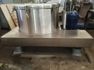 CENTRIFUGA DE CESTO EM AÇO INOX COM BASE, CAP 300 LITROS — leilão em Santo André/SP (foto 4)