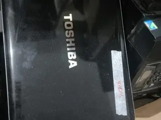 01 caixa com sucatas de T.I., cabos e notebook — leilão em Itapevi/SP