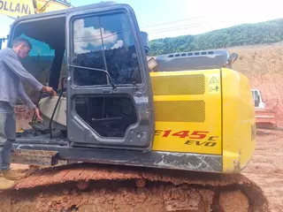New Holland E 215C EVO 2022 — leilão em Castelo/ES (foto 3)