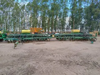 PLANTADEIRA JOHN DEERE 2100 DF 30 LINHAS, ANO AQUIS.: 2012, SÉRIE: 1CQ2130ACC0000327 (Ref: LIM202500706) — leilão em Campo Novo do Parecis/MT (foto 4)