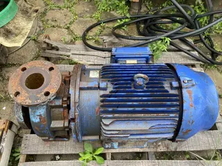 BOMBA MEGABLOC 100 - 65 - 16066 / MOTOR WEG W22 30 CV - 3540 RPM — leilão em Cabreúva