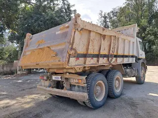 CAMINHÃO BASCULANTE MERCEDES-BENZ AXOR 2831K6X4, 2011/2011, Placa FINAL 3 (SP), (Ref.: 2061132) — leilão em Jambeiro/SP (foto 6)