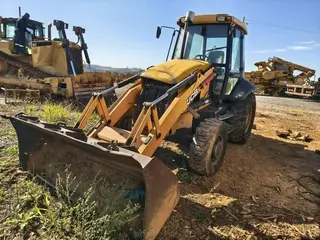 ESCAVADEIRA JCB 4X4 3 CL PLUS 2012 (Ref.: SX17648) — leilão em Pilar do Sul/SP