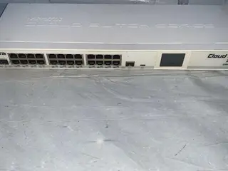 PEÇAS DIVERSAS: SWITCHES, TELEFONES, TERMINAIS E OUTROS (APROX. 239 PÇS) — leilão em Carmo/RJ (foto 8)
