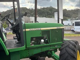 TRATOR JOHN DEERE 6300 4X4 ANO 2002 CÂMBIO POWER QUAD 103 CV — leilão em Francisco Beltrão/PR (foto 13)