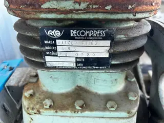 Compressor de refrigeração Bitzer IVS com motor Eberle e transmissão por polias — leilão em Suzano/SP (foto 2)