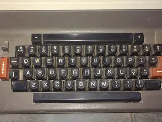 Máquina de escrever Antiga — leilão em Belo Horizonte (foto 2)