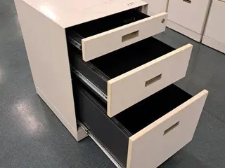 GAVETEIROS COORPORATIVOS TIPO VOLANTES, PEDESTAL E P/ PASTAS SUSPENSAS (08 PÇ) (Ref.: JHN) — leilão em São Paulo (foto 5)