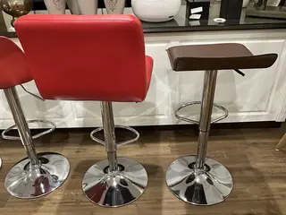 4 BANQUETAS GIRATÓRIAS DIVERSAS - CÓDIGO: 14199 — leilão em São Paulo (foto 5)