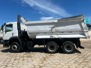 CAMINHÃO CAÇAMBA VOLKSWAGEN 31.330 CRC 6X4, 2016/2017, Placa FINAL 6 (PR), — leilão em Pinhalão/PR (foto 7)