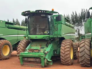 COLHEITADEIRA DE GRAOS JOHN DEERE S 680, ANO: 2015, SÉRIE: 1CQS680AJF0110196 (Ref: LIM202500219) — leilão em Campo Novo do Parecis/MT (foto 3)