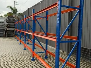 5 MÓDULOS DE PRATELEIRAS REFORÇADAS DISTRIBUIDOS EM 6 MONTANTES COM APROX 2,15 MTS DE ALTURA E 30 LONGARINAS COM 1,80 MTS . PERFAZENDO APROX 9,20 MTS LINEARES (Ref.: CLB) — leilão em São Paulo (foto 8)