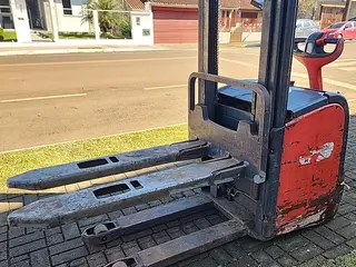 EMPILHADEIRA ELÉTRICA PATOLADA LINDE L 14 ANO: 2021 — leilão em Maravilha/SC (foto 52)