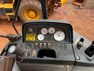 RETRO ESCAVADEIRA CATERPILLAR 416 E 4X2 — leilão em Rio Verde/GO (foto 8)