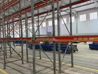 96 POSIÇÕES DE PORTA PALLETS COM 5,90 MTS DISTRIBUÍDO EM 13 MONTANTES COM 5,90 MTS DE ALTURA E 72 LONGARINAS COM 2,30 MTS, PERFAZENDO 12 MÓDULOS (Ref.: IDTB-EMBA) — leilão em São Paulo (foto 4)