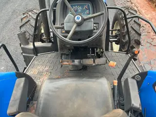 TRATOR NEW HOLLAND TL 75E ANO 2014 4.570 HORAS MOTOR FPT — leilão em Itapejara D'Oeste/PR (foto 4)