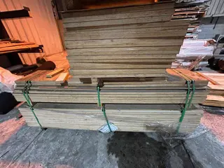 APROX. 84 PEÇAS DE MADEIRA NAVAL — leilão em Cruzeiro/SP