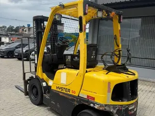 EMPILHADEIRA HYSTER H50 FT CAP 2,5 TON A GAS, TORRE 3 ESTAGIOS COM DESLOCADOR DE GARFOS SERIE A977Y06318F ANO 2008 - NÃO ACOMPANHA BOTIJÃO DE GÁS (Ref.: SB-CC102-21699) — leilão em São Paulo (foto 2)