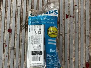 MAT. ELÉTRICOS: LÂMPADAS, SENSORES, REATORES, PLACAS, INTERRUPTORES, FUSÍVEIS DE VIDRO, CHICOTES FUSÍVEL TIPO FACA E OUTROS APROX. 1.769 PÇS) (Ref.: MAB) — leilão em Assis/SP (foto 24)