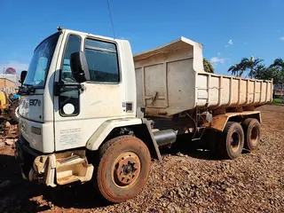 CAMINHÃO BASCULANTE FORD CARGO 1317 E 6X2 ANO: 2009/2009 PLACA FINAL 8 (PR) — leilão em Boa Vista da Aparecida