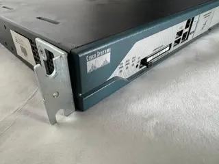 ROTEADOR CISCO 2811,MEMORIA RAM DE 256 MB;SAÍDAS INTERFACE FASTETHERNET,SLOTS SERIAIS, (REF. HXE) (01 PÇ) (Ref.: 1059) — leilão em Santo André/SP