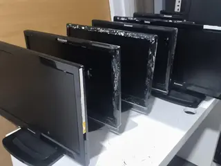 01 Optiplex 3020, Core i3 4ª geração, sem memória, sem HD, e 01 monitor de 19 polegadas Lenovo. Obs: foi ligado só para teste — leilão em Itapevi/SP
