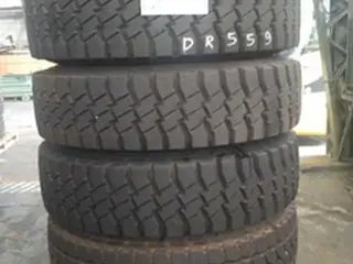 18 PNEUS (SEM USO) 295/80R22.5 GOODYEAR, COM RODA DE FERRO TIPO: I (Ref.: DR559) — leilão em São Bernardo do Campo/SP (foto 3)