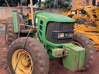 Trator John Deere 6110 D — leilão em Colorado/PR