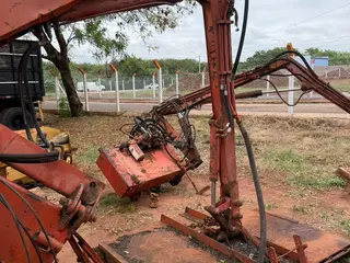 ROÇADEIRA LATERAL HIDRÁULICA AGRITECH LAVRALE ANO 2008 ID #3815367/EL — leilão em Barretos/SP