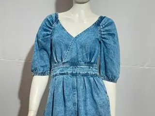 GRAVATA POLIÉSTER, PIJAMA MANGA LONGA, VESTIDO MALHA VELUDO E OUTROS (APROX. 156 PÇS) — leilão em São José (foto 7)