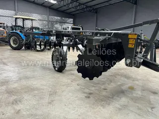 GRADE NIVELADORA GNAL de 28 discos, Marca: Almeida Modelo: LEVELER 175 -sendo 28x20x175mm de espaçamento, equipamento novo — leilão em Artur Nogueira/SP (foto 12)