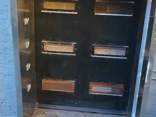 FORNO ASSADOR, MULTIUSO, PROGÁS, INDUSTRIAL, ROTATIVO, 6 ESPETOS, GÁS E ELÉTRICO (BIVOLT) E GÁS EM PÉSSIMO ESTADO DE CONSERVAÇÃO - NÃO FUNCIONA — leilão