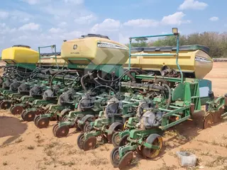 PLANTADEIRA JOHN DEERE 2122 — leilão em Salto do Céu/MT