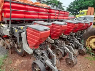 PLANTADEIRA MASSEY FERGUSON MF 511 M45 ANO 2012 — leilão em Mangueirinha/PR